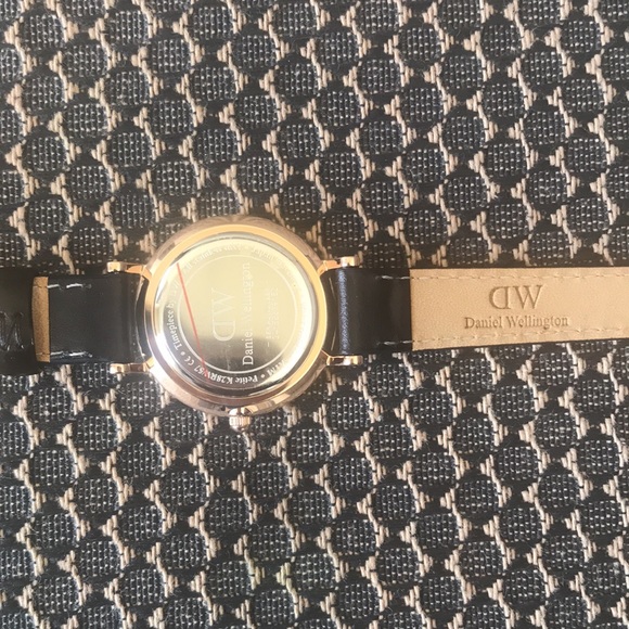 New. Authentic. Daniel Wellington
Petite Sheffield 28MM Leather Watch - Picture 5 of 6